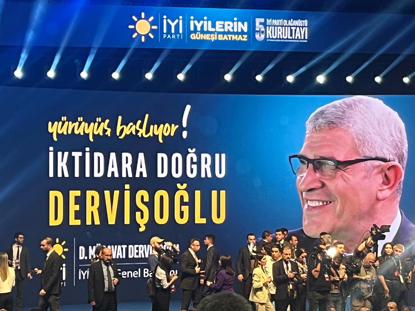 İYİ Parti'de Yeni Dönem: Müsavat Dervişoğlu Genel Başkan Oldu