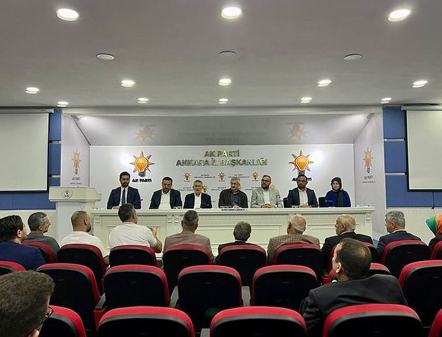 Sincan AK Parti İlçe Başkanlığı'nda Yerel Yönetimler Toplantısı Gerçekleştirildi