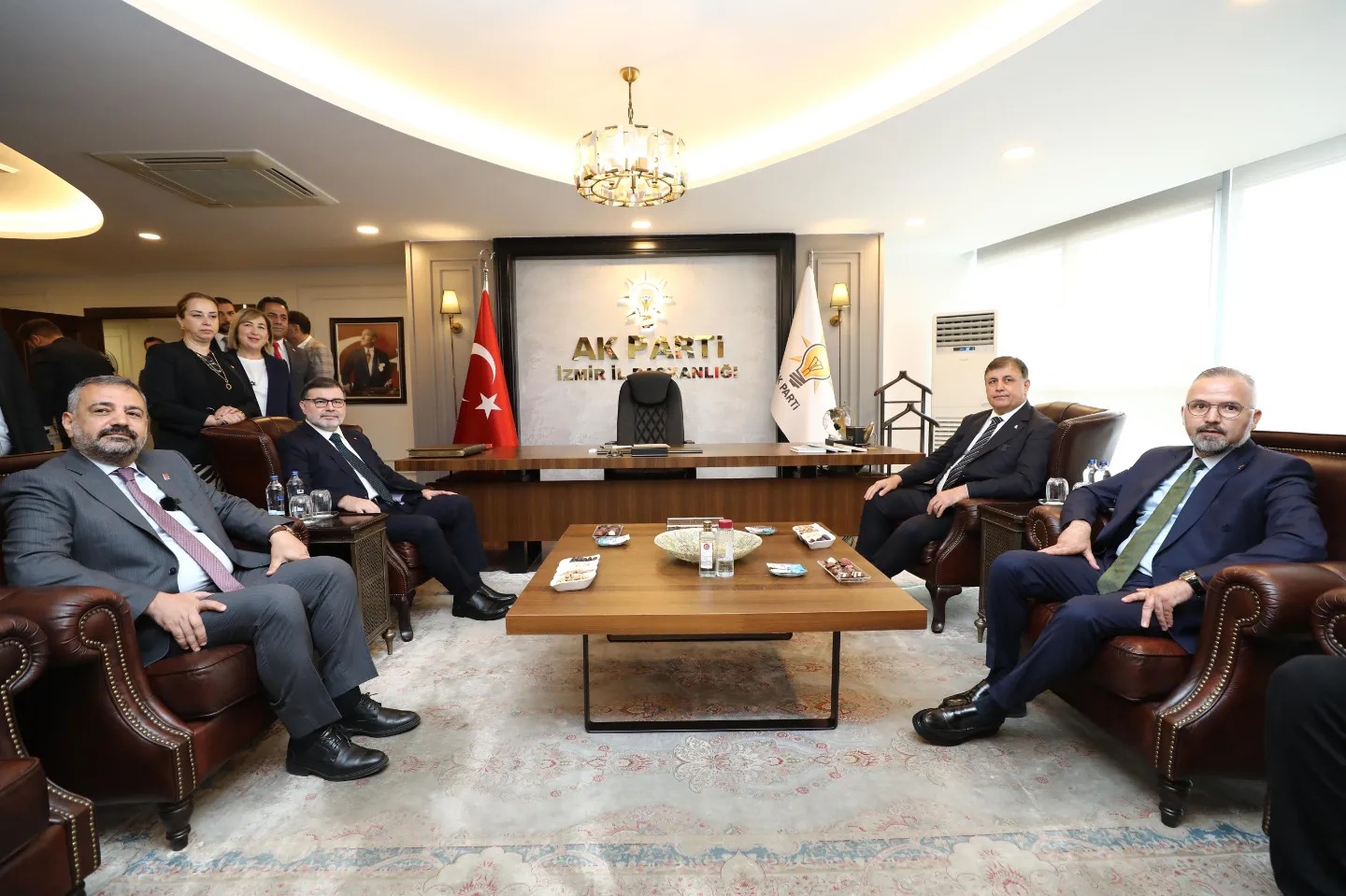 AK Parti İl Başkanı Yerel Yönetim Temsilcileriyle Bir Araya Geldi