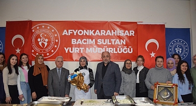 Masterchef Ayşe Ekiz yurt öğrencileriyle bir araya geldi!