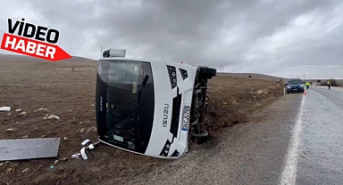Afyonkarahisar'da Çinli turistleri taşıyan otobüs devrildi: 3 yaralı