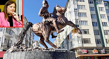 Atatürk heykeli için revizyon yapılıyor