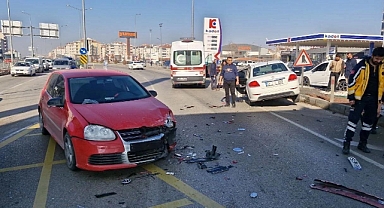 İki otomobil çarpıştı, 1 kişi yaralandı