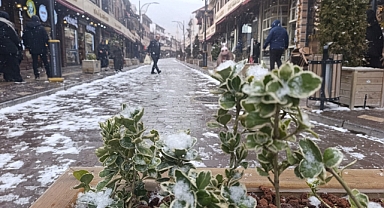  Afyonkarahisar’da kar yağışı etkisini göstermeye başladı