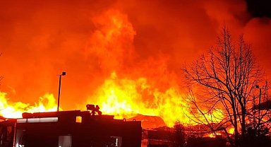 Afyonkarahisar'da Fabrika Yangını: 23 Belediye Seferber Oldu