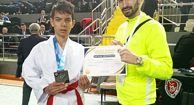Afyonkarahisarlı Batuhan Mutlu'dan Serebral Palsiye Rağmen Karate Başarısı