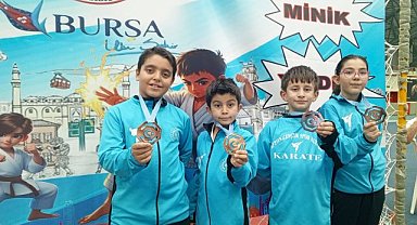 Afyonkarahisar'lı Karateciler Bursa'da Büyük Başarı Elde Etti