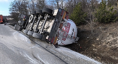 Akaryakıt yüklü tır kaza yaptı: 1 ölü