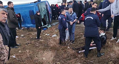 Cezaevi Aracı Devrildi, 14 Kişi Yaralandı