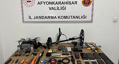 Dron ile güvenlik önlemi alıp define arayan şahısları jandarma yakaladı