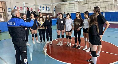 Polis ekiplerinin gerçekleştirdiği kurslara 182 öğrenci katılım sağladı
