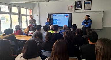 Afyon'da emniyet ekipleri gençleri bilgilendiriyor