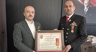 Afyon’un sevilen müdürü Oğuzhan Serhat Baş’a en anlamlı teşekkür belgesi