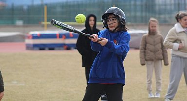 Afyonkarahisar'da Okul Sporları Softbol Müsabakaları Sona Erdi