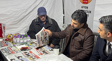 İLAHİ SANATÇISI SEDAT UÇAN VE EKİBİ AFYON GAZETECİLER CEMİYETİ STANTINA ZİYARET ETTİ