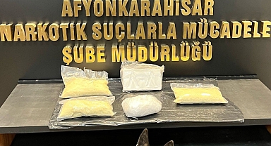 Polisin durdurduğu otomobilde 4 kilo 542 gram uyuşturucu ele geçirildi