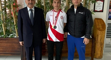 RSP'den Çiftte Başarı: 9. Sınıf Öğrencisi Yiğit'ten İki Madalya