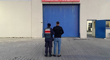 Silahlı tehdit suçundan aranıyordu