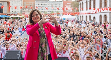 ZAFER MEYDANI ÇOCUK SESLERİYLE ŞENLENDİ