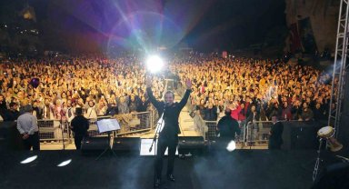 Ferhat Göçer Afyonkarahisar'da sahne aldı