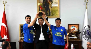 Söğütspor'dan Başkan Durgut'a şampiyonluk ziyareti