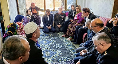 Vali Yiğitbaşı şehit ailesinin evine gitti!