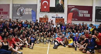 Afyonkarahisar'da İşitme Engelliler Hentbol Türkiye Şampiyonası Sona Erdi