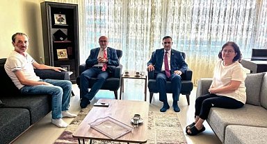 AK Parti Afyon Heyeti Gazeteci Ahmet Işık'ı Ziyaret Etti