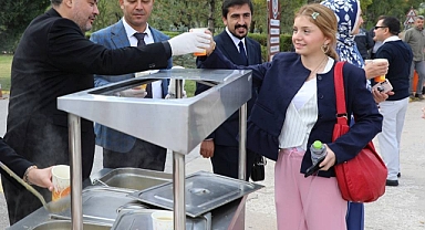 AFSÜ'de Güne Sıcak Başlangıç: Rektörden Öğrencilere Çorba İkramı!