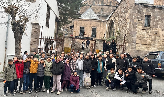 Yunus Emre Ortaokulu Öğrencileri Sabah Namazında Buluştu